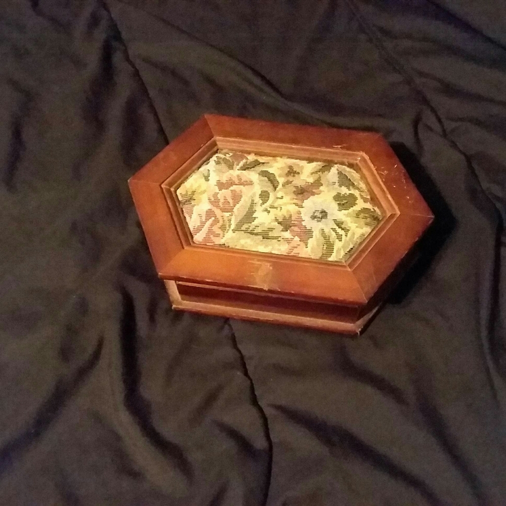 Jewelry box